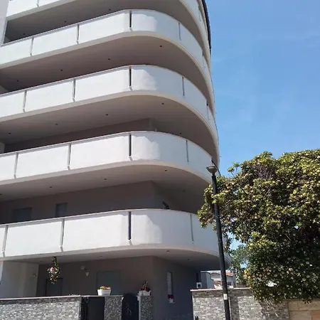 Residence La Vela Fronte Mare Montesilvano Marina Exterior foto